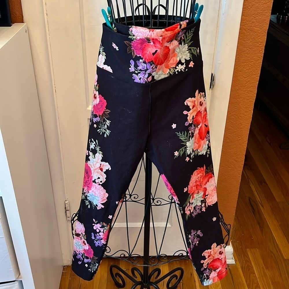 Peloton Cadence Legging Asian Heritage Month Limited Edition Floral-Size L